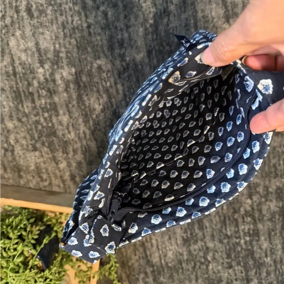 Vera Bradley Retired Nantucket Crossbody Bag - Picture 4 of 4